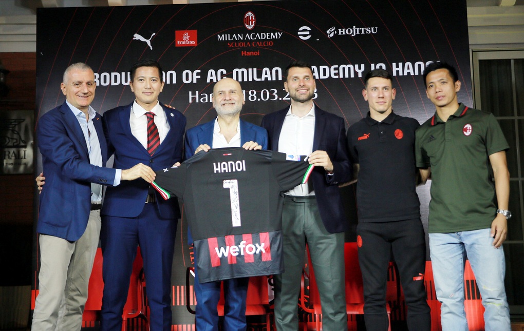 Văn Quyết tiết lộ lý do để con trai tập luyện tại học viện AC Milan | Báo  Dân trí