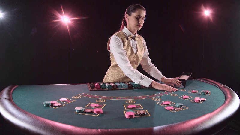 Bật Mí 3+ Vai Trò Quan Trọng Của Dealer Trong Sòng Bạc